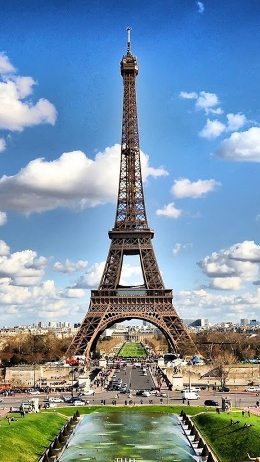 Eiffelturm Unter Blauem Himmel Und Weißen Wolken Tagsüber. Wallpaper in 1080x1920 Resolution