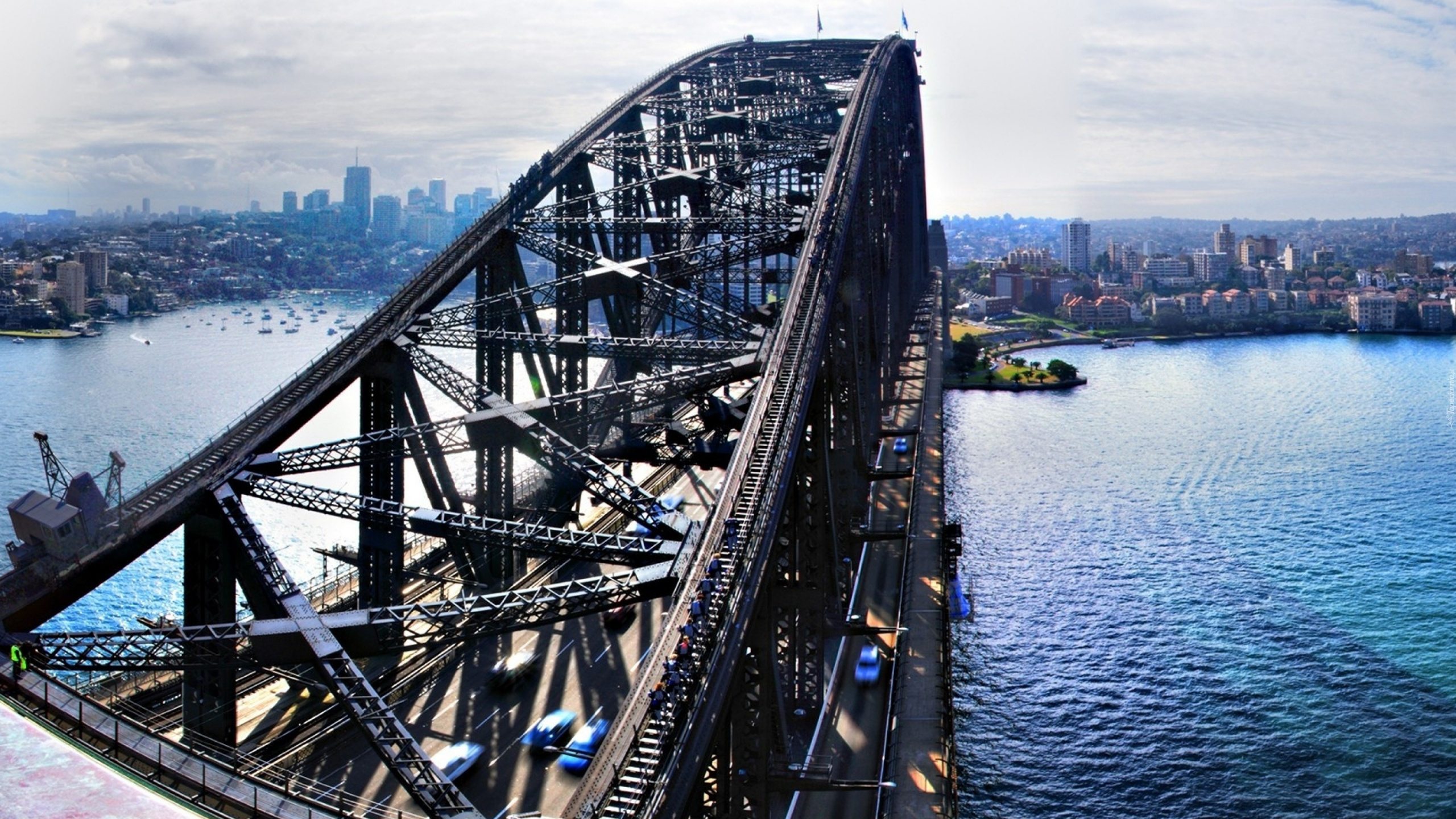 Gray Steel Bridge Over Body of Water During Daytime. Wallpaper in 2560x1440 Resolution