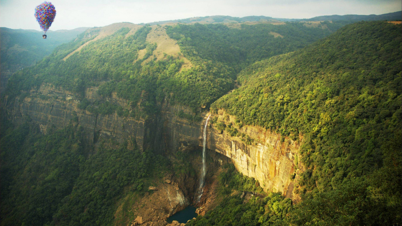 Montaña Verde y Marrón Durante el Día. Wallpaper in 1280x720 Resolution