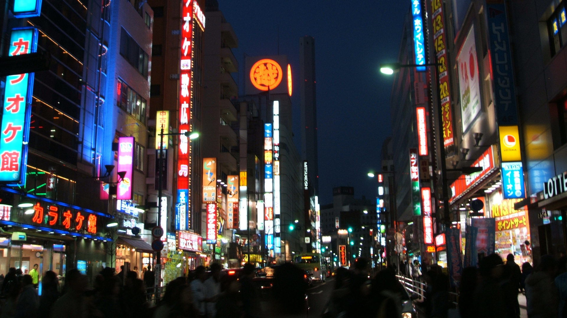 Automóviles Estacionados al Costado de la Carretera en la Ciudad Durante la Noche. Wallpaper in 1920x1080 Resolution