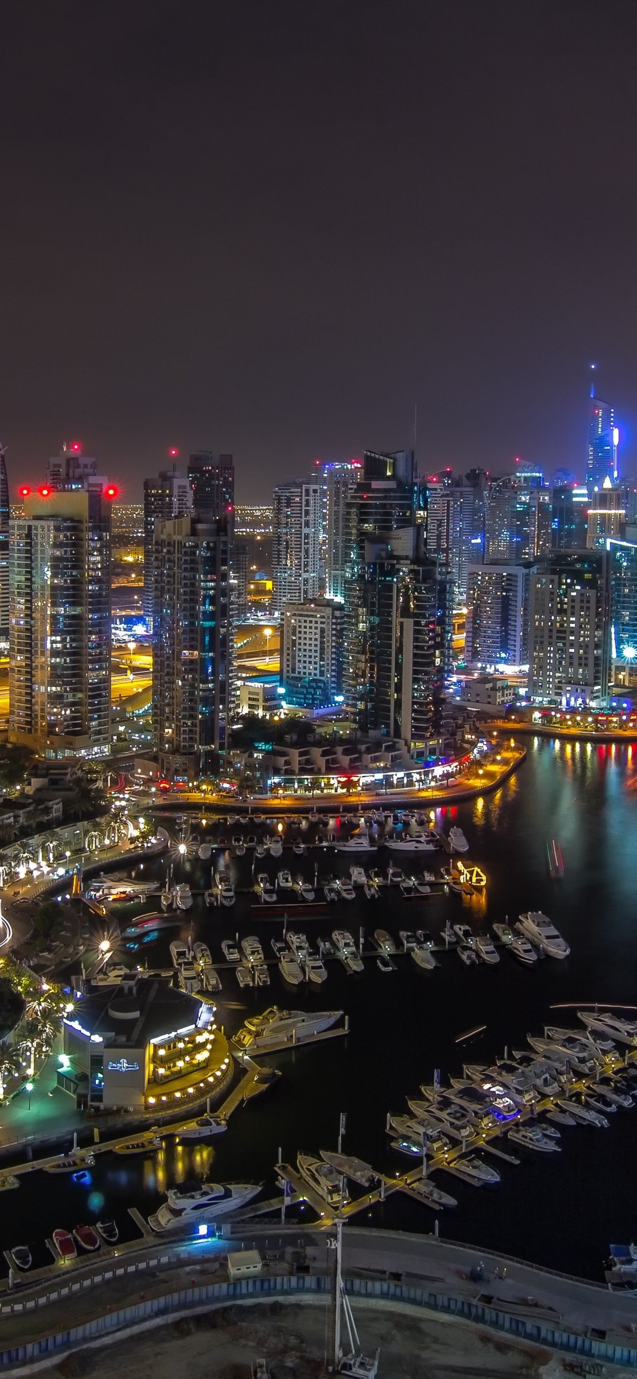 Stadt Mit Hochhäusern Während Der Nacht. Wallpaper in 1242x2688 Resolution