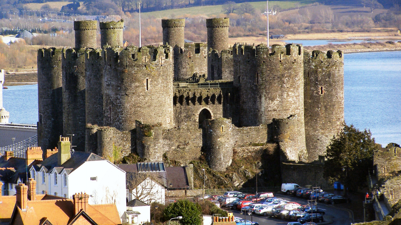 Brown Concrete Castle Under Blue Sky During Daytime. Wallpaper in 1280x720 Resolution