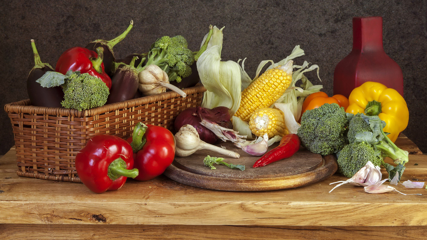 Yellow Corn Red Bell Pepper and Green Vegetable on Brown Wooden Chopping Board. Wallpaper in 1366x768 Resolution