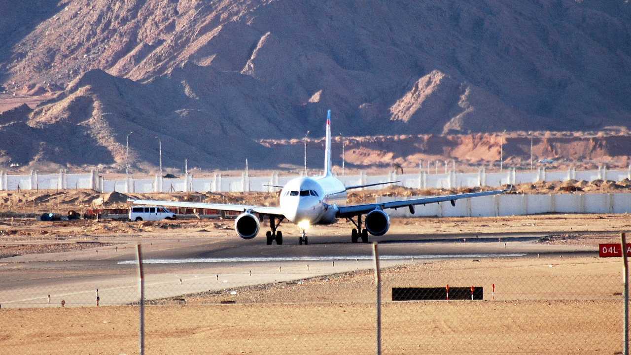 White Airplane on Gray Concrete Road During Daytime. Wallpaper in 1280x720 Resolution
