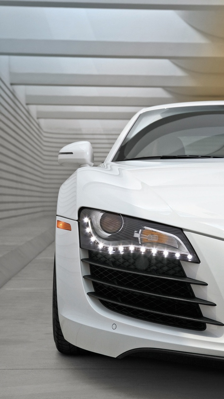 Audi r 8 Blanco Estacionado en el Garaje. Wallpaper in 720x1280 Resolution