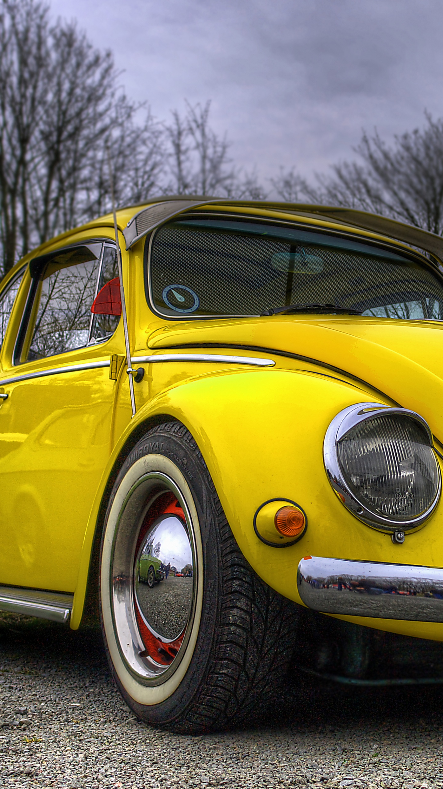 Yellow Volkswagen Beetle Parked on The Side of The Road. Wallpaper in 1440x2560 Resolution