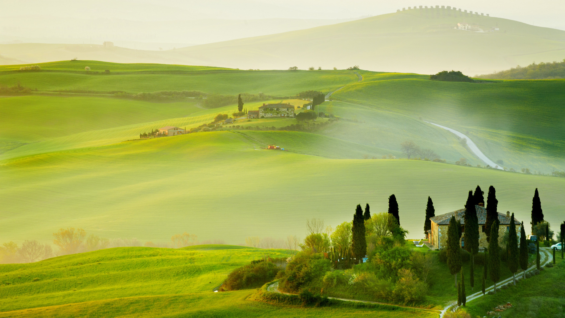 Green Grass Field Near Body of Water During Daytime. Wallpaper in 1920x1080 Resolution