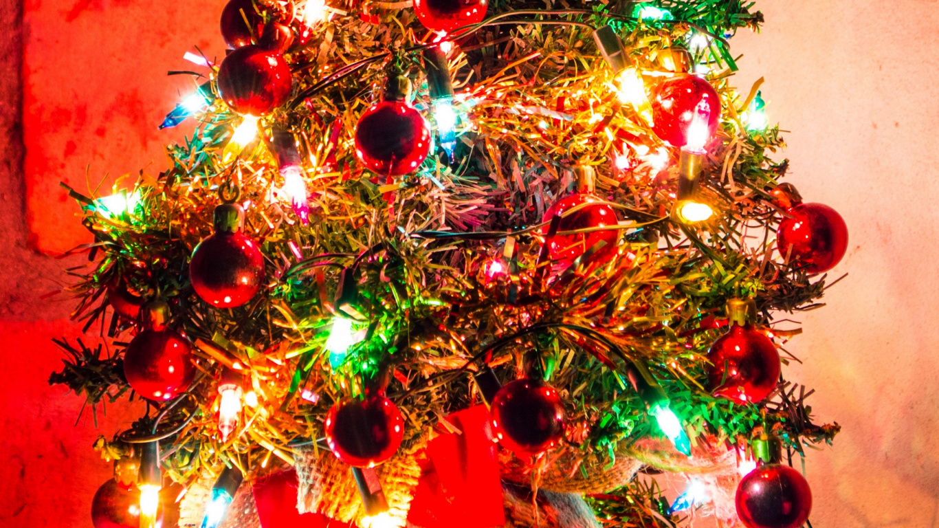 圣诞节那天, 圣诞装饰, 圣诞树, 新的一年, 圣诞节的装饰品 壁纸 1366x768 允许