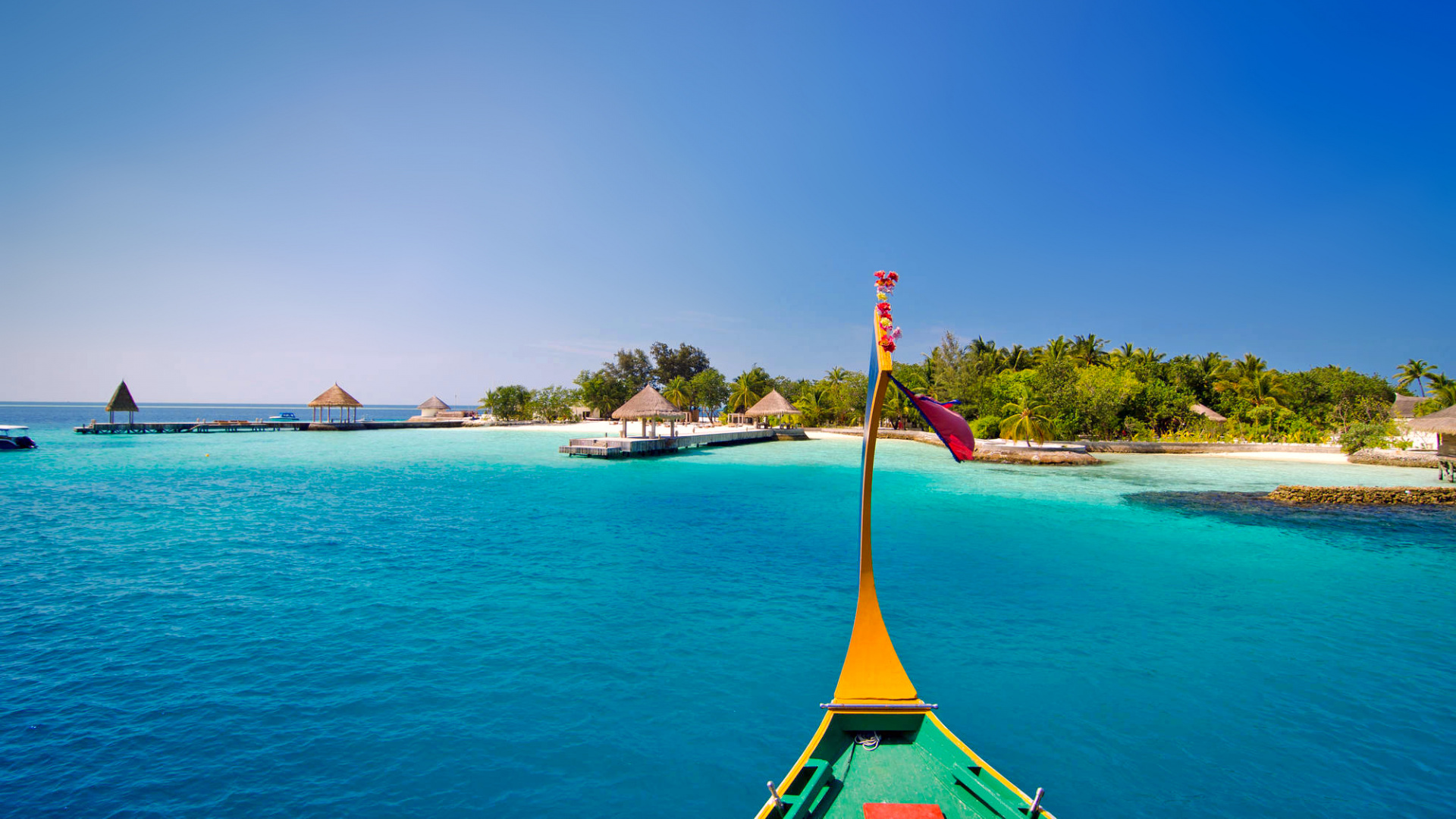 Blue and Green Boat on Sea During Daytime. Wallpaper in 1920x1080 Resolution