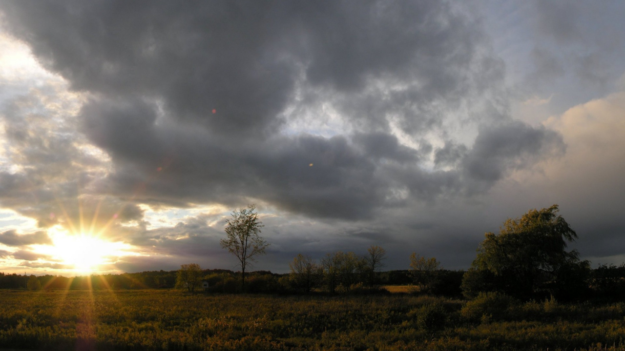 Green Grass Field Under Gray Clouds During Daytime. Wallpaper in 1280x720 Resolution