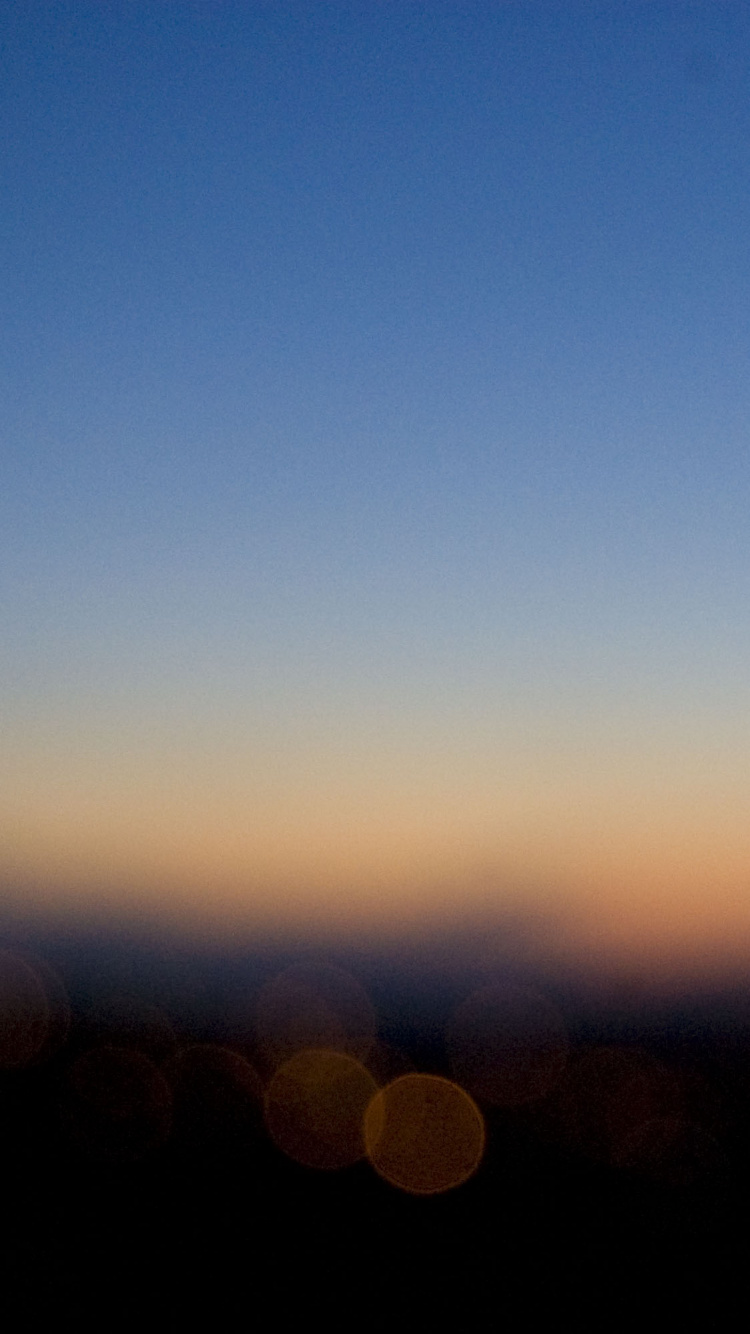 Blue and White Bokeh Lights. Wallpaper in 750x1334 Resolution