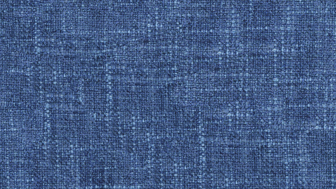 Personne en Chaussures Noires Debout Sur un Tapis Marron. Wallpaper in 1366x768 Resolution