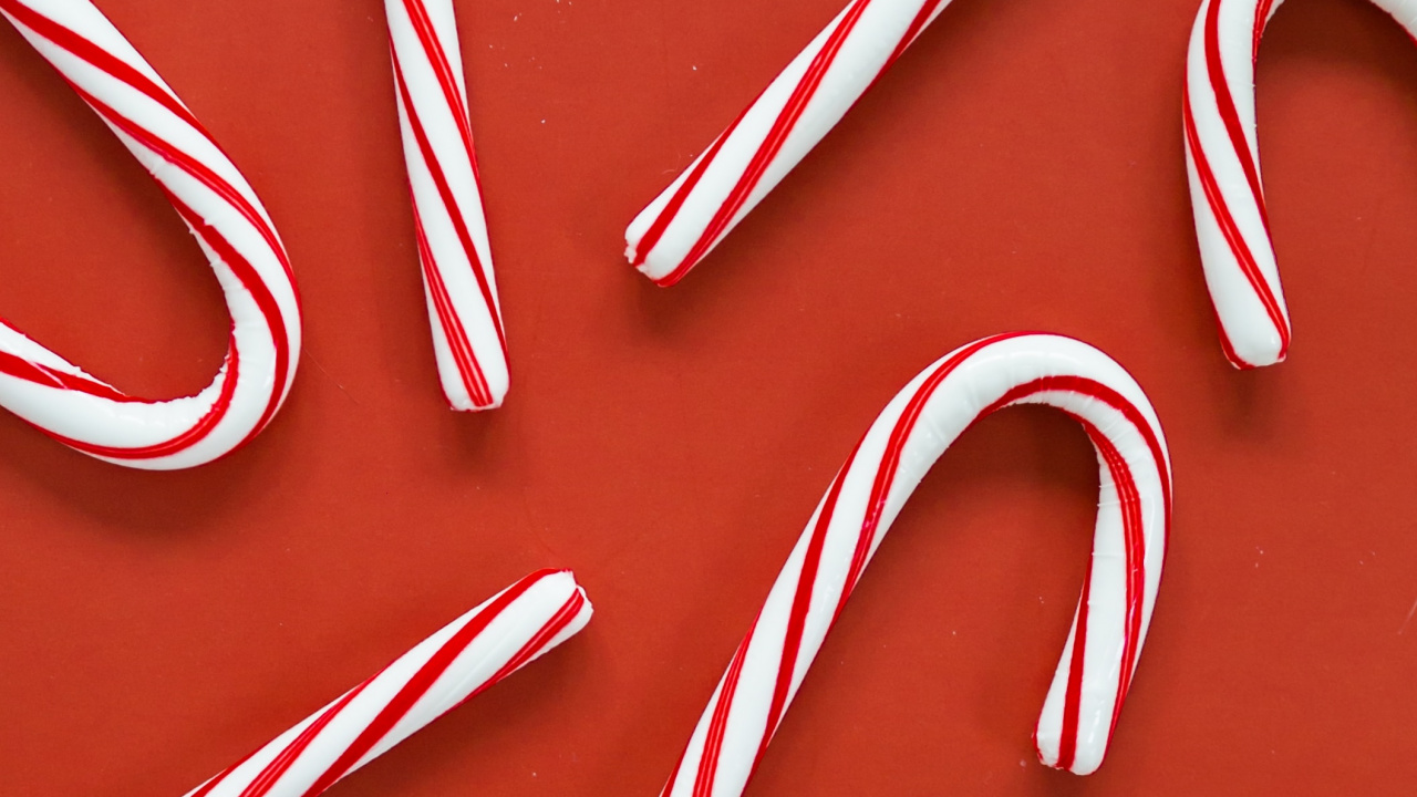 Red and White Candy Canes. Wallpaper in 1280x720 Resolution