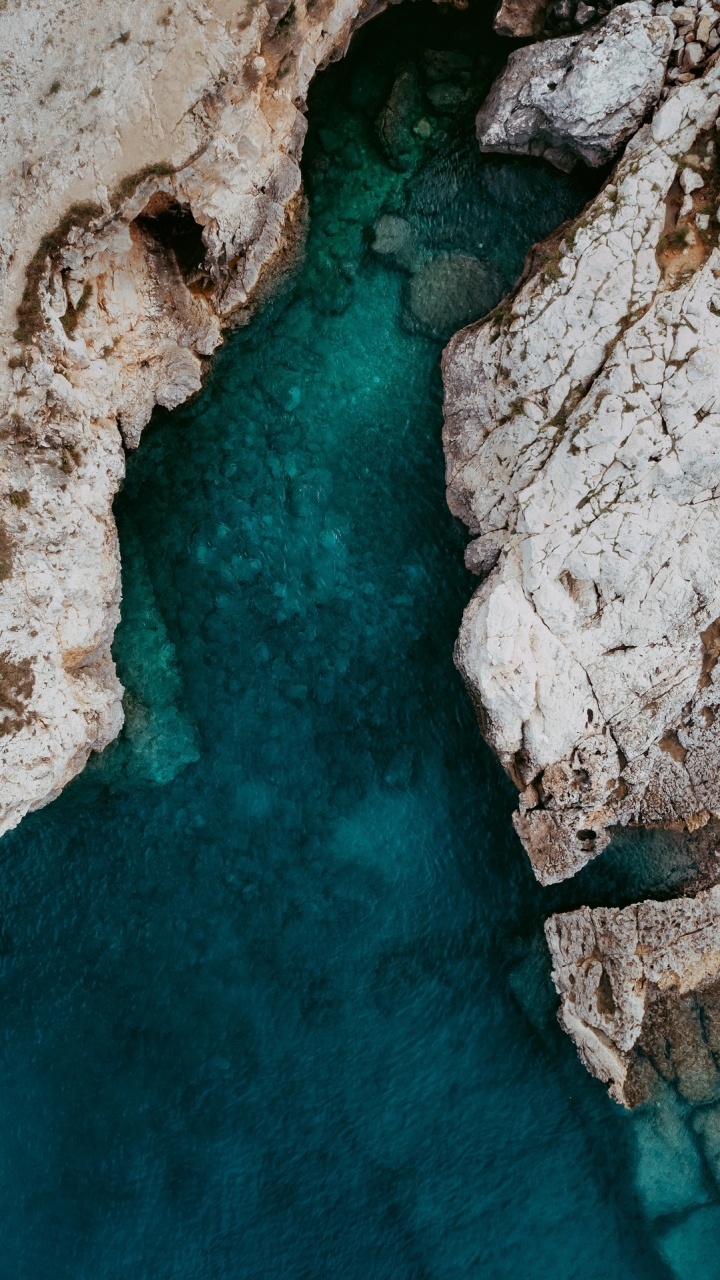 Klippe, Eau, Azure, Soubassement, Corps de L'eau. Wallpaper in 720x1280 Resolution