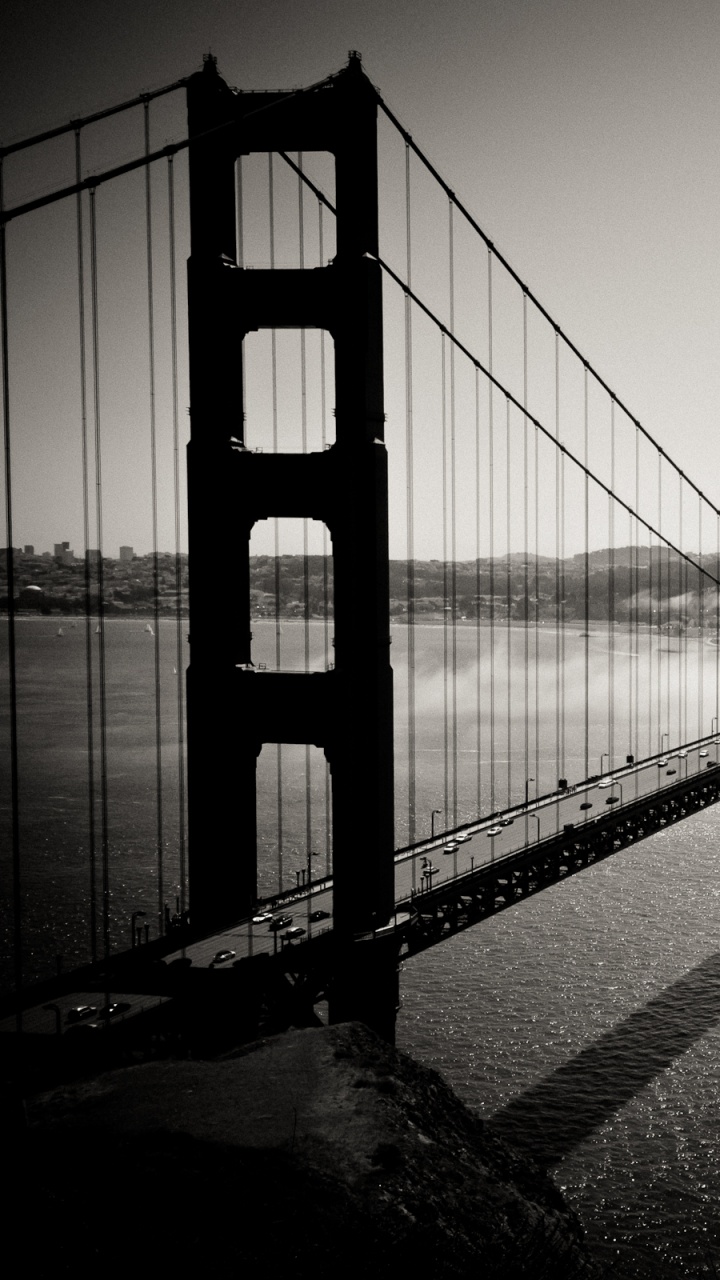 Grayscale Photo of Golden Gate Bridge. Wallpaper in 720x1280 Resolution