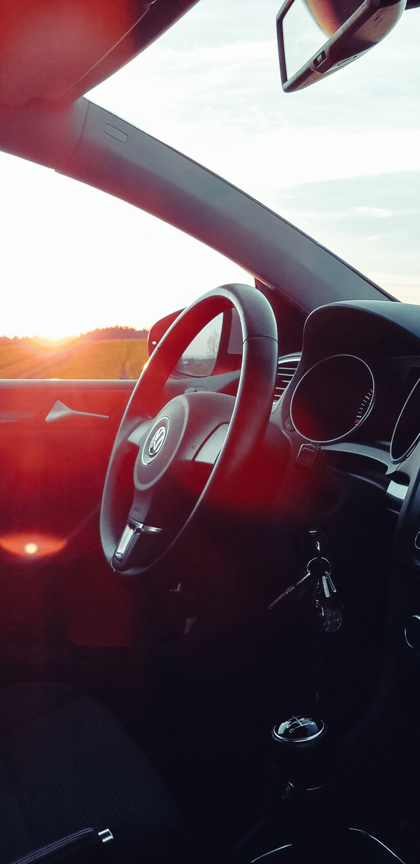 Coche en la Carretera Durante el Día.. Wallpaper in 1440x2960 Resolution