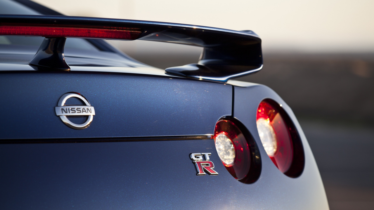 Schwarzer Porsche 911 Auf Grauem Bürgersteig. Wallpaper in 1280x720 Resolution