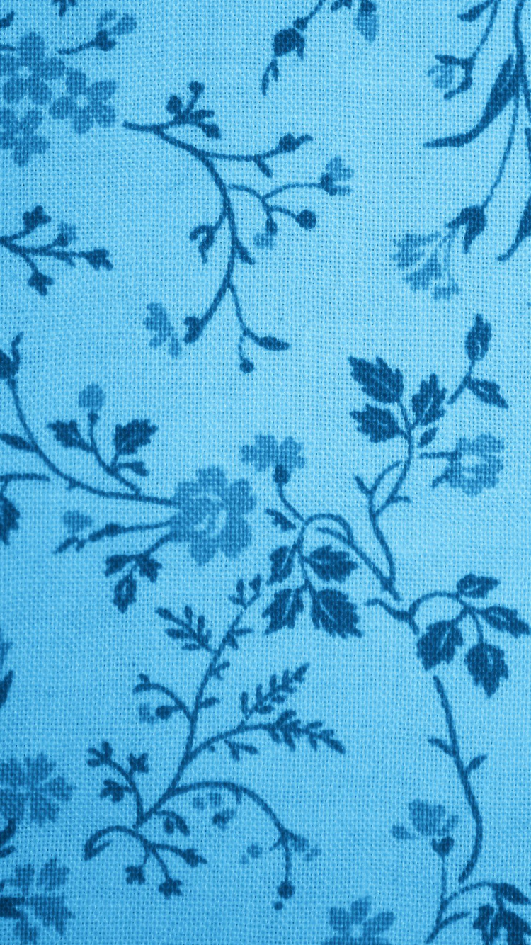 Blau-weißes Florales Textil. Wallpaper in 750x1334 Resolution