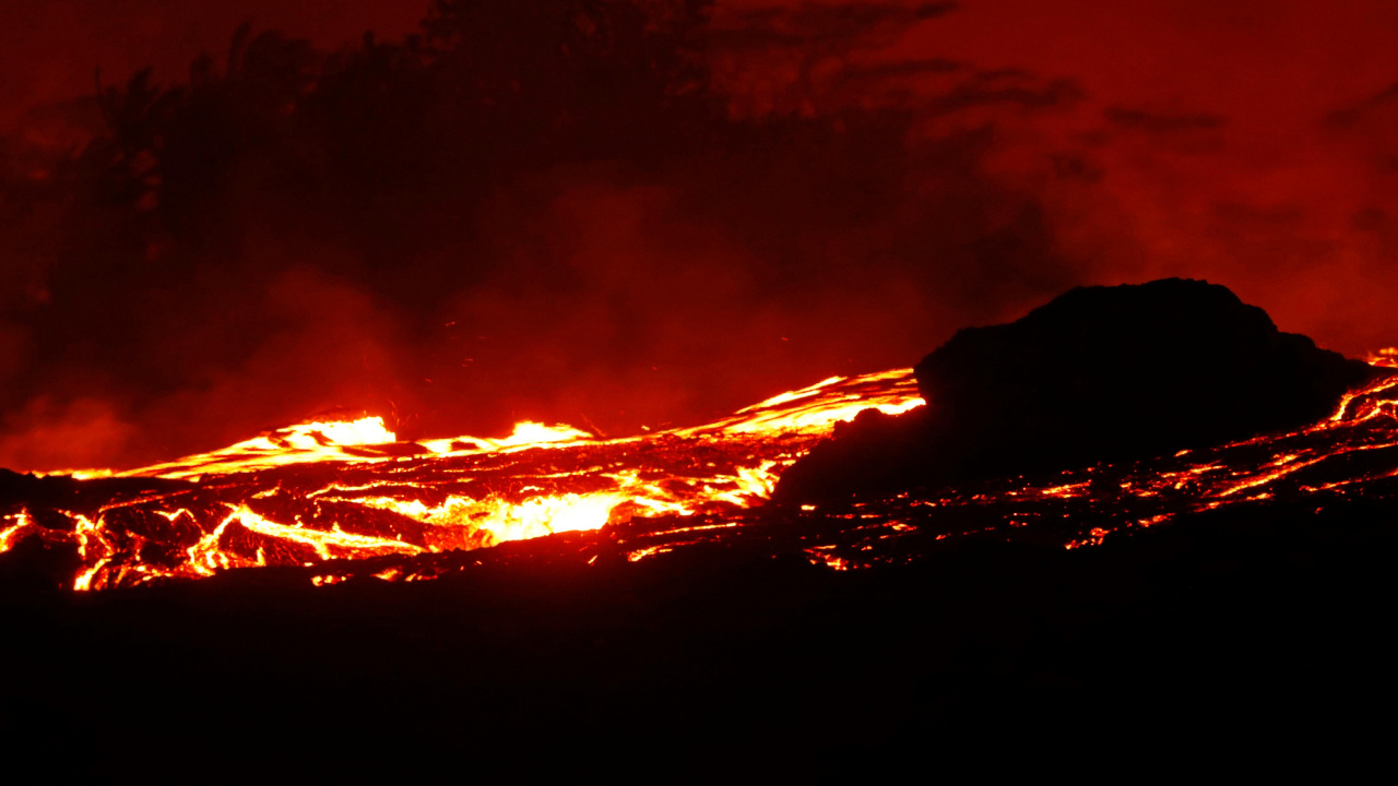 Fire in The Forest During Night Time. Wallpaper in 1280x720 Resolution