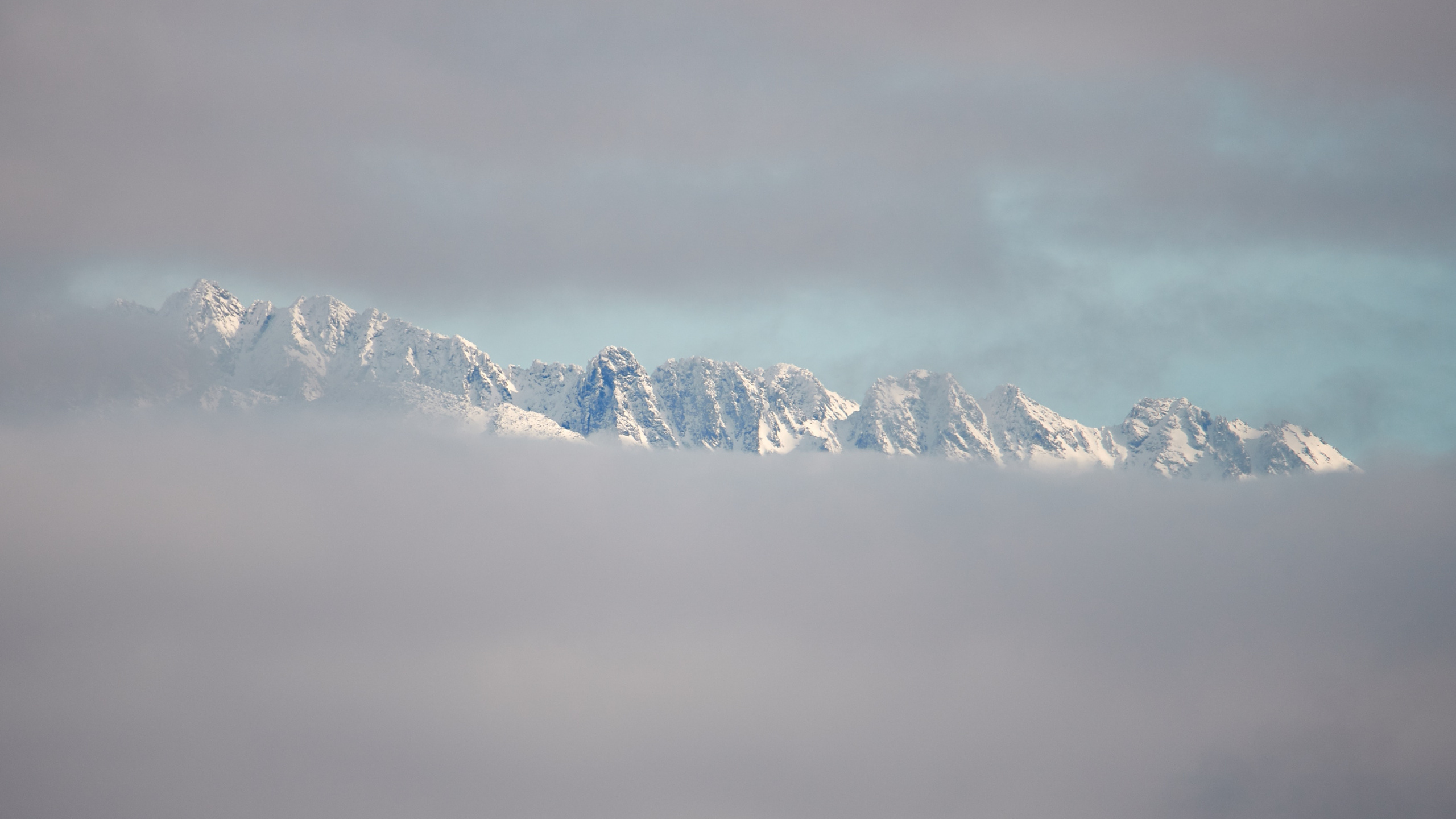 Cloud, Bergigen Landschaftsformen, Bergkette, Alpen, Himmel. Wallpaper in 2560x1440 Resolution