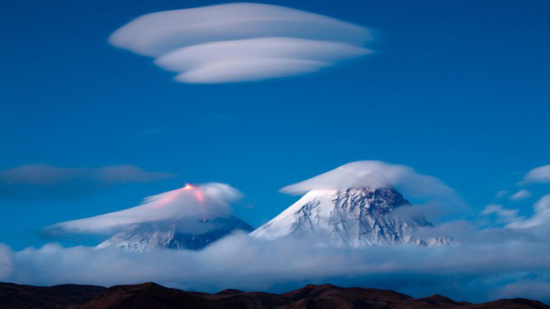 Schneebedeckter Berg Unter Blauem Himmel Tagsüber. Wallpaper in 1920x1080 Resolution