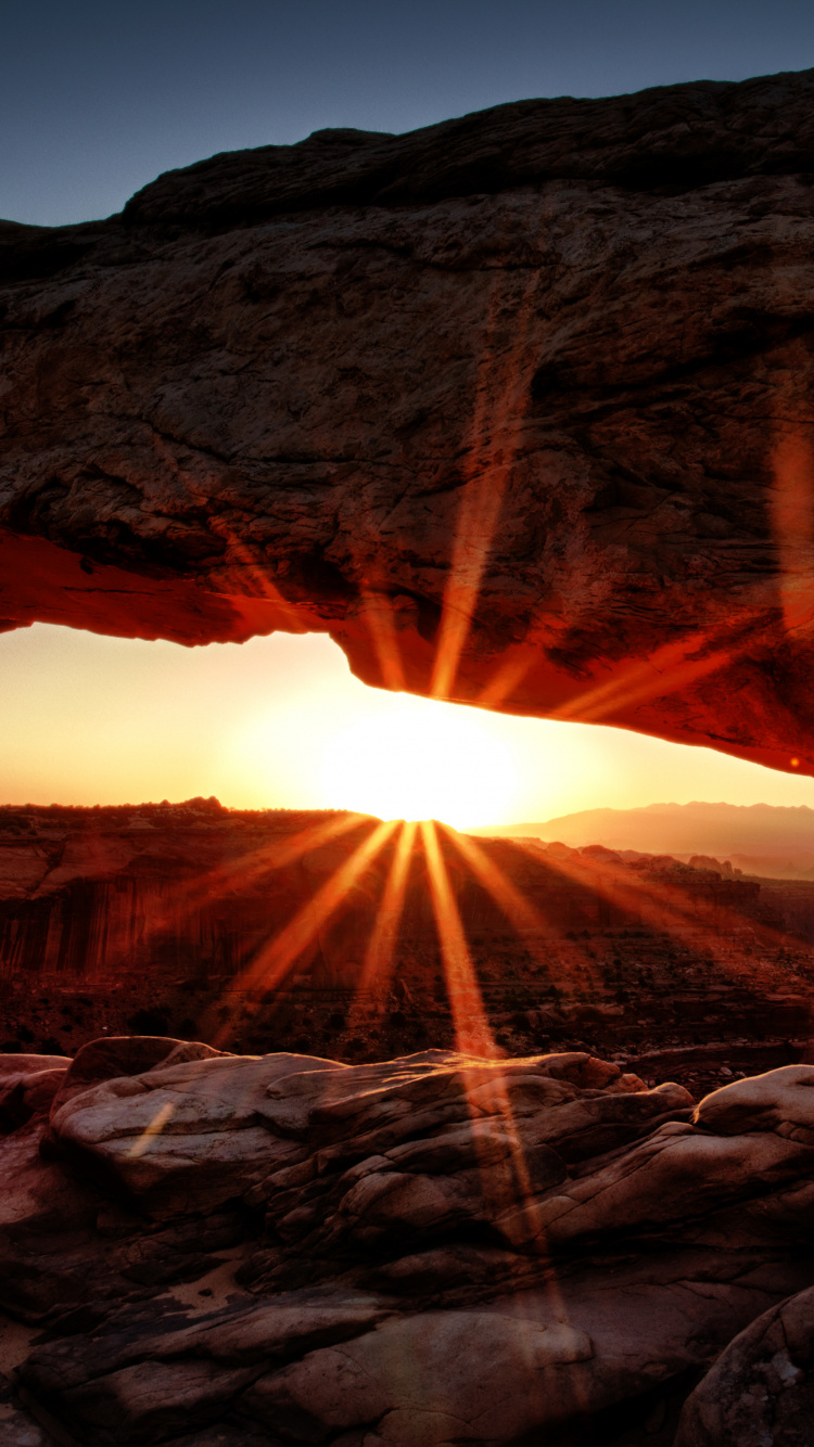 Sun Setting Over The Mountains. Wallpaper in 750x1334 Resolution