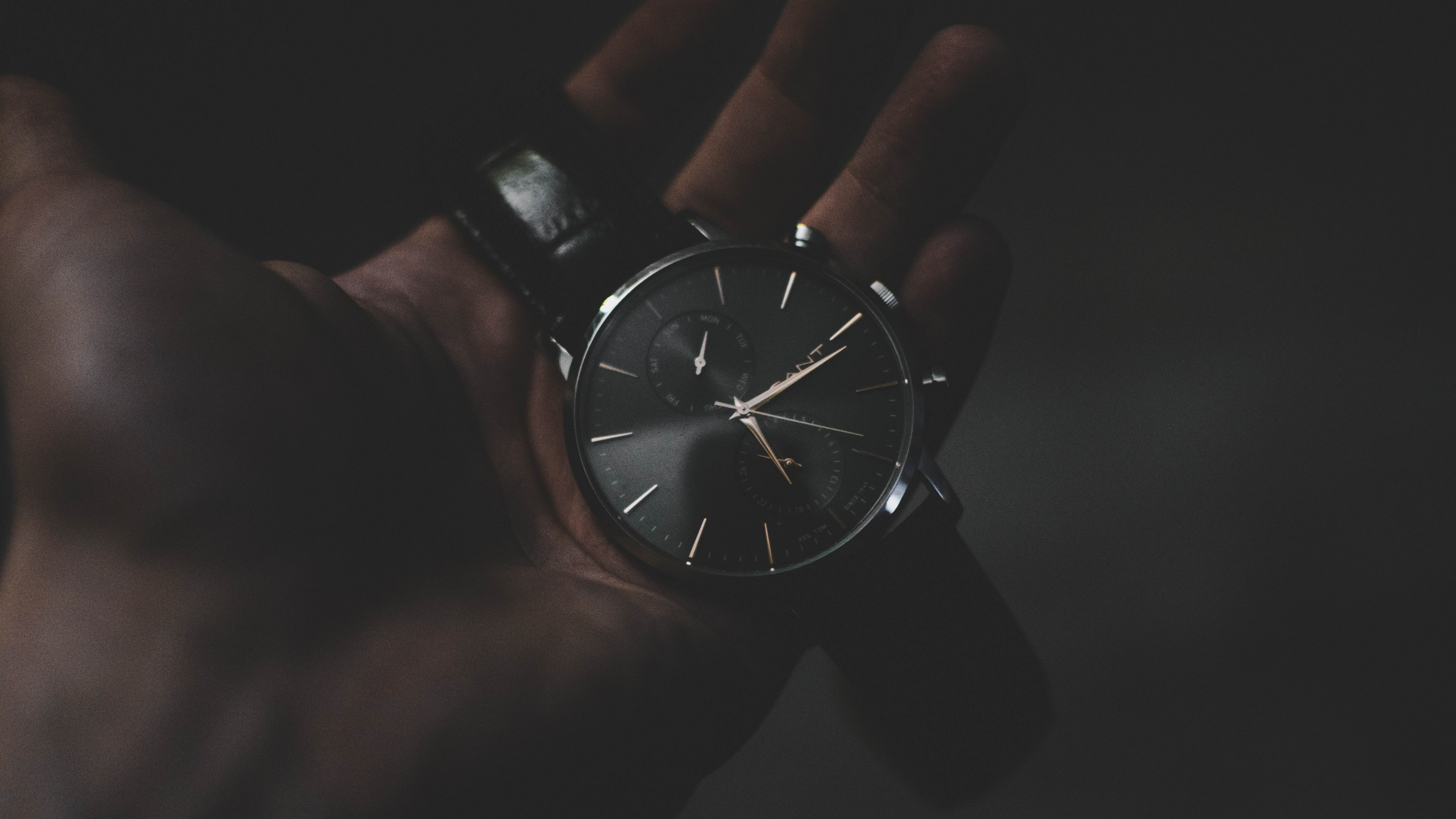Person Holding Silver Round Analog Watch. Wallpaper in 2560x1440 Resolution