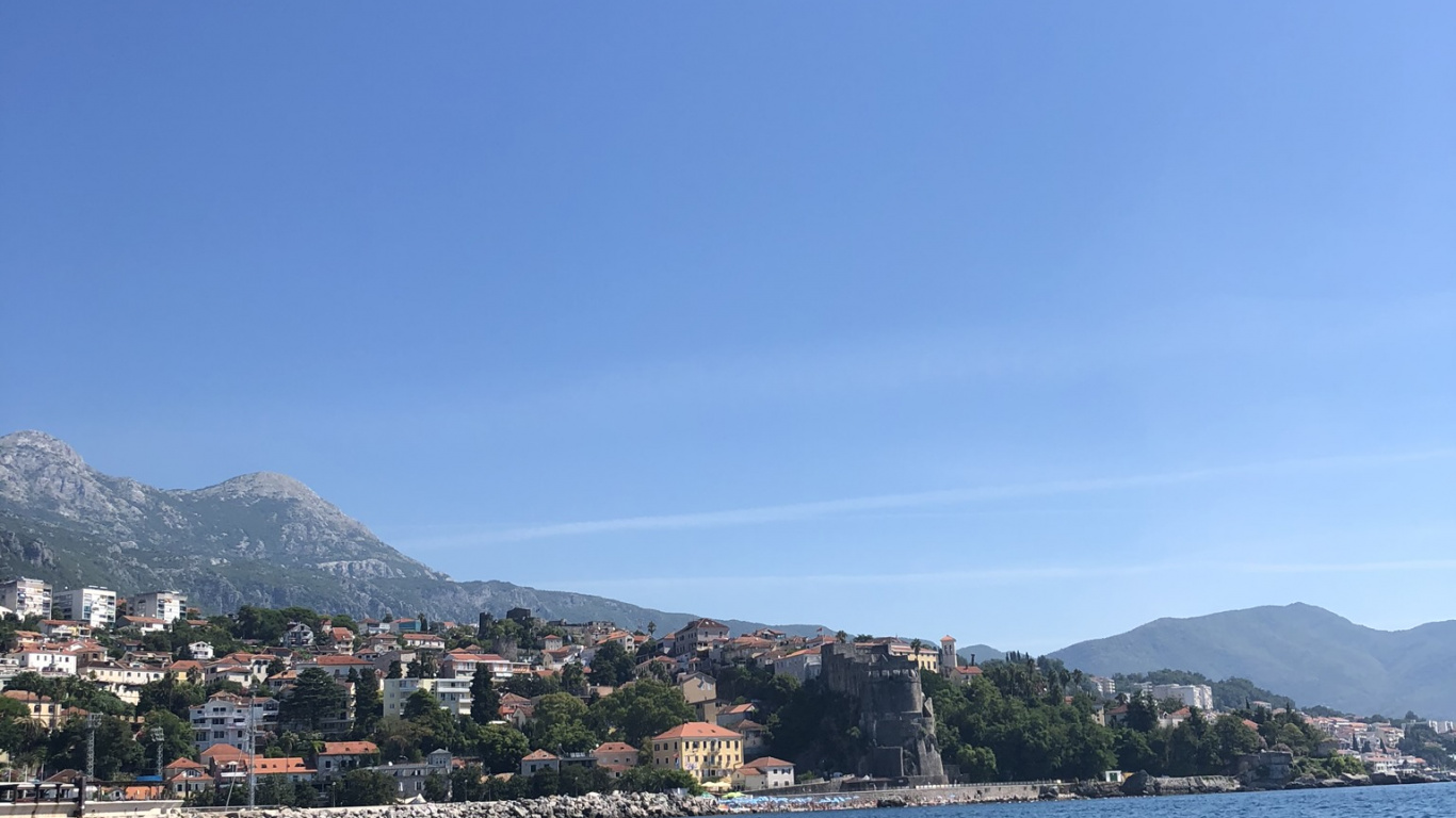 Meer, Wasser, Bergigen Landschaftsformen, Wasserressourcen, Wasserstraße. Wallpaper in 1366x768 Resolution