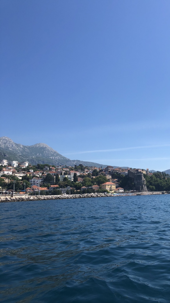 Meer, Wasser, Bergigen Landschaftsformen, Wasserressourcen, Wasserstraße. Wallpaper in 720x1280 Resolution