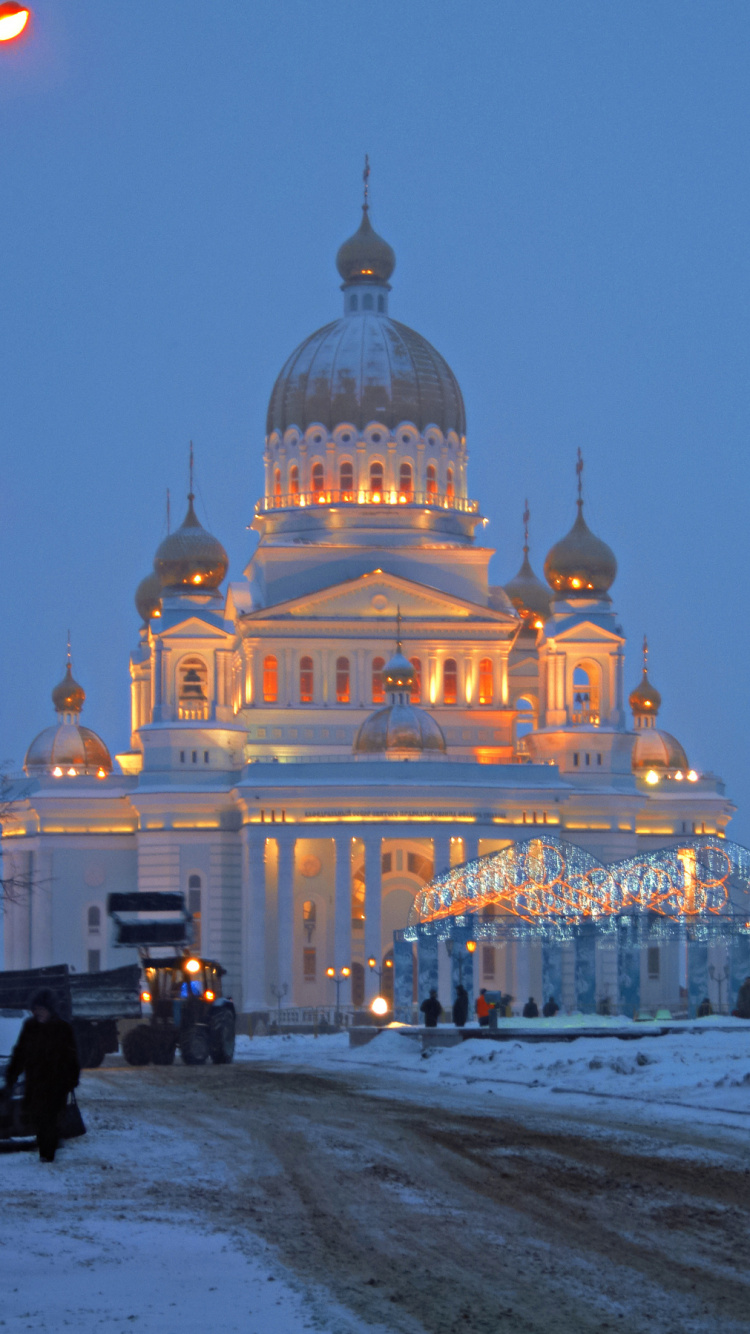 People Walking on Snow Covered Ground Near White and Brown Concrete Building During Daytime. Wallpaper in 750x1334 Resolution