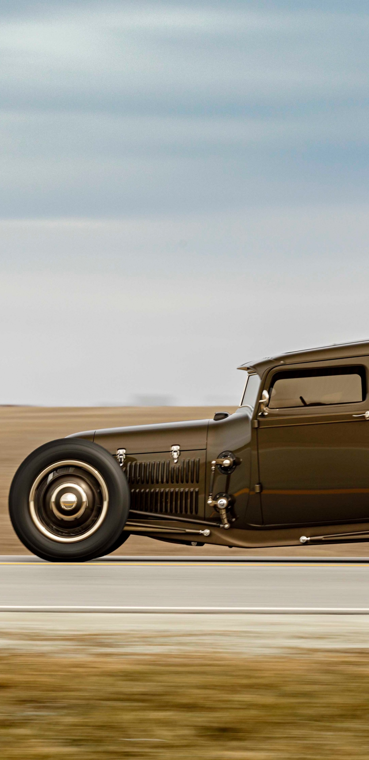 Brown Vintage Car on Brown Field During Daytime. Wallpaper in 1440x2960 Resolution