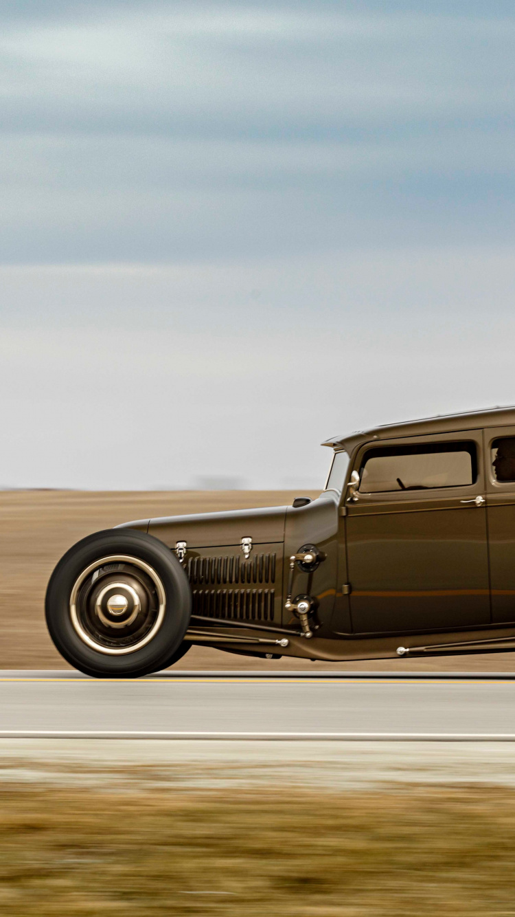 Brown Vintage Car on Brown Field During Daytime. Wallpaper in 750x1334 Resolution