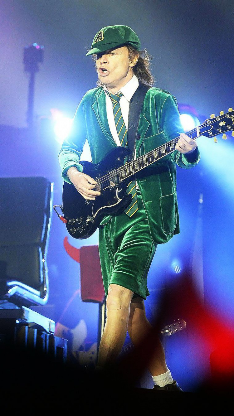 Axl Rose, ac Dc, Guns N Roses, Chant, Performance. Wallpaper in 750x1334 Resolution