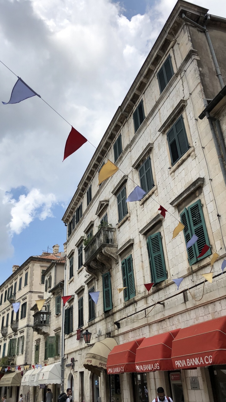Main Town Square, Faade, Road, Window, Town. Wallpaper in 720x1280 Resolution