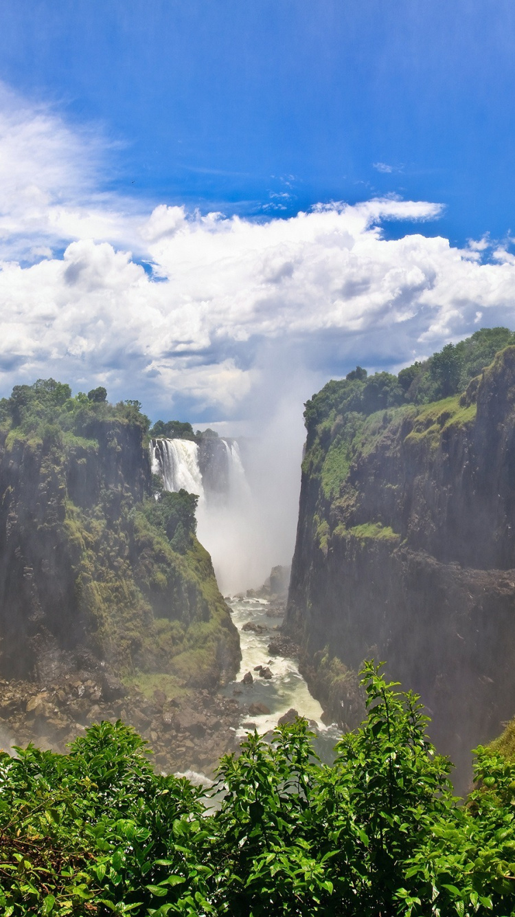 Green Trees on Mountain Under Blue Sky During Daytime. Wallpaper in 750x1334 Resolution