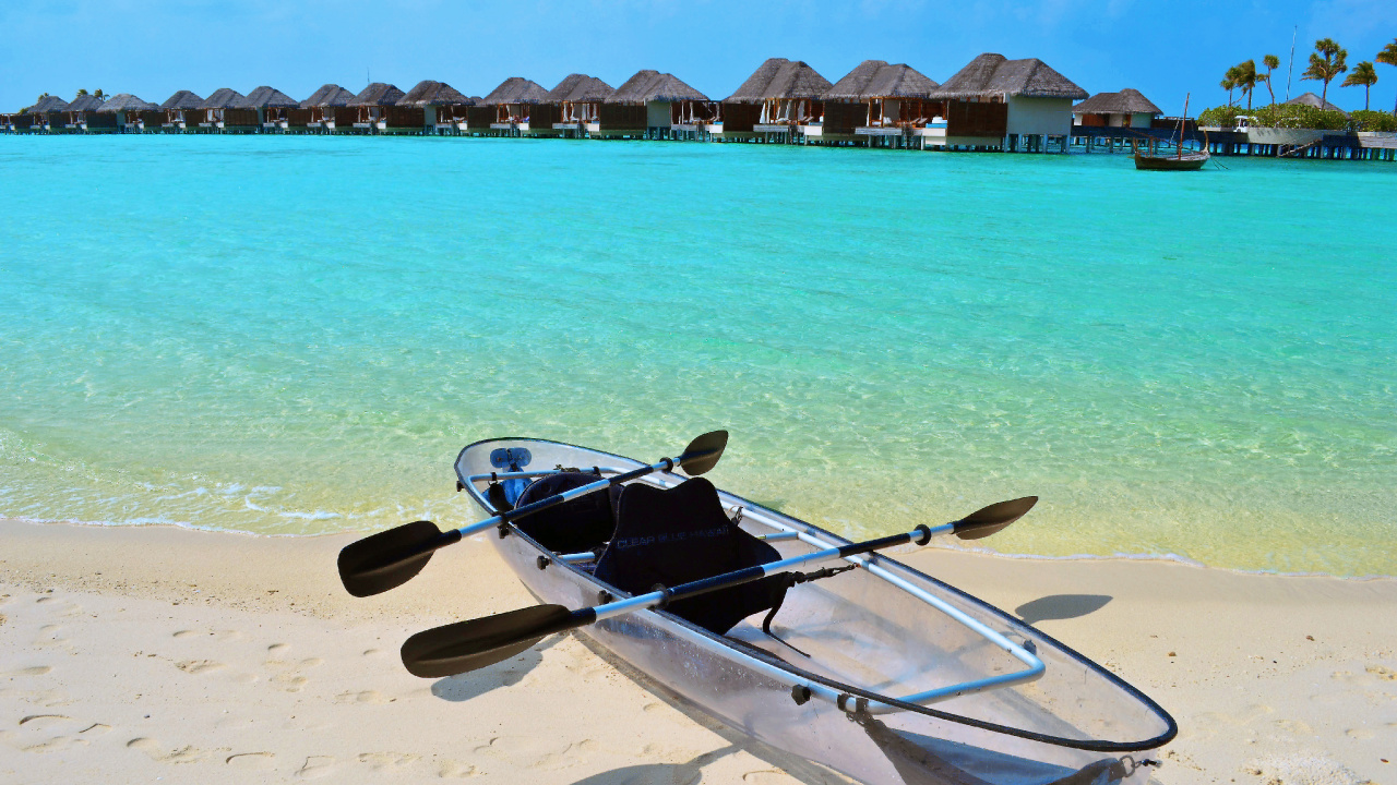 White and Black Boat on Beach During Daytime. Wallpaper in 1280x720 Resolution