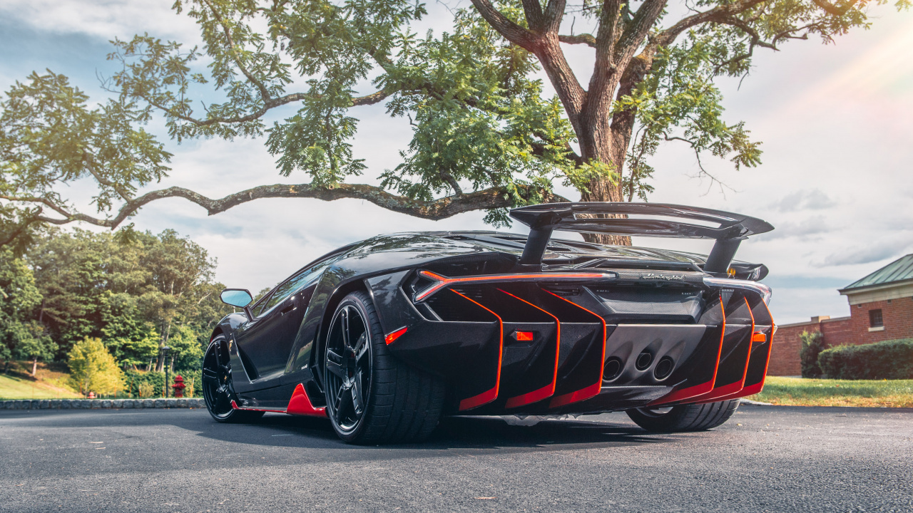 Porsche 911 Noire et Rouge Garée Sur Une Route Goudronnée Grise Pendant la Journée. Wallpaper in 1280x720 Resolution