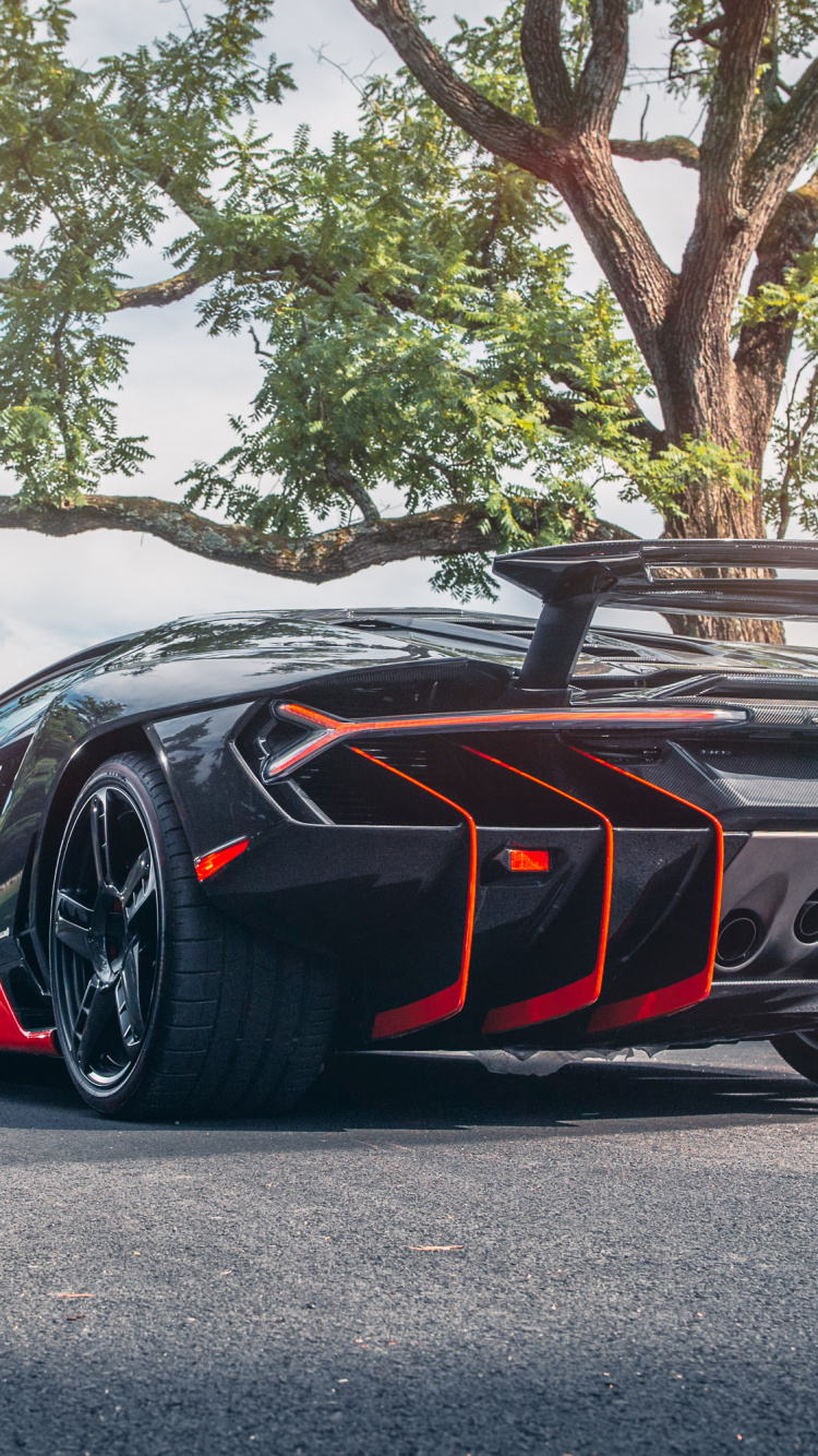 Porsche 911 Noire et Rouge Garée Sur Une Route Goudronnée Grise Pendant la Journée. Wallpaper in 750x1334 Resolution