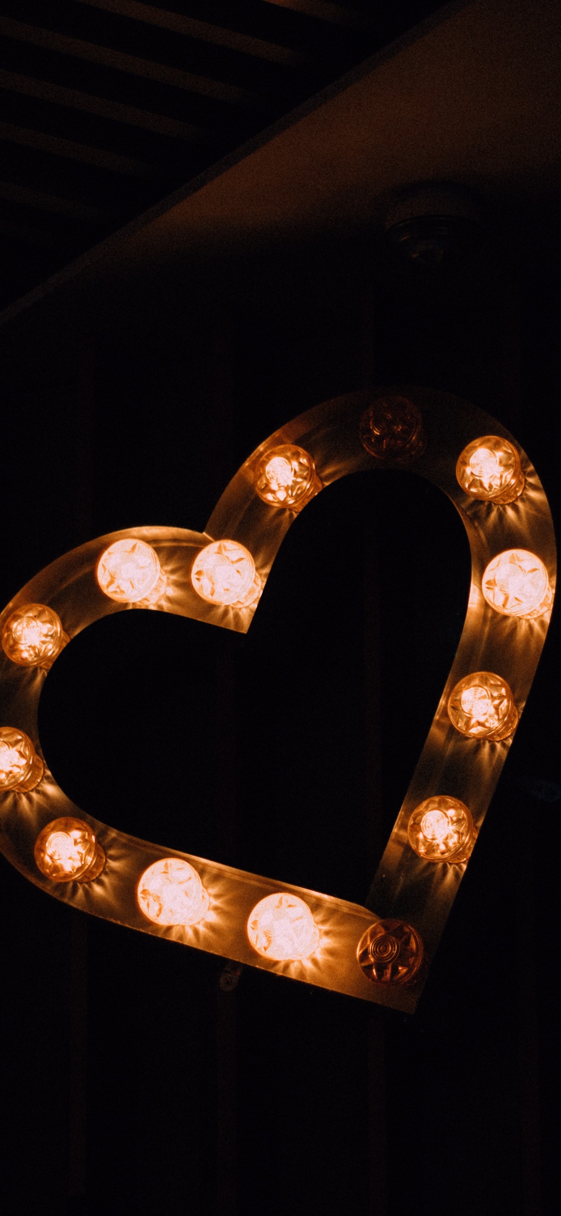 Cœur, Organe, Amour, Métal, Lumière. Wallpaper in 1125x2436 Resolution