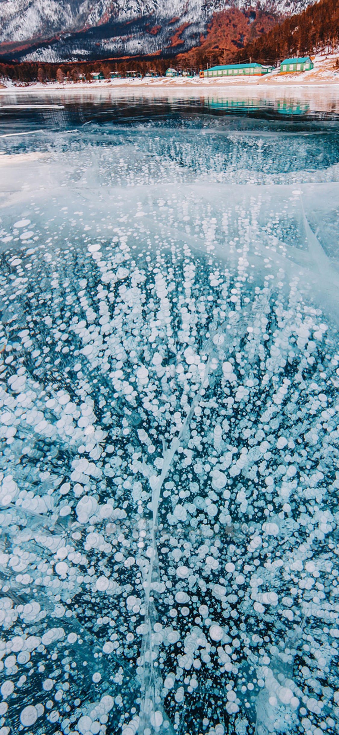 Cuerpo de Agua Azul Durante el Día. Wallpaper in 1125x2436 Resolution