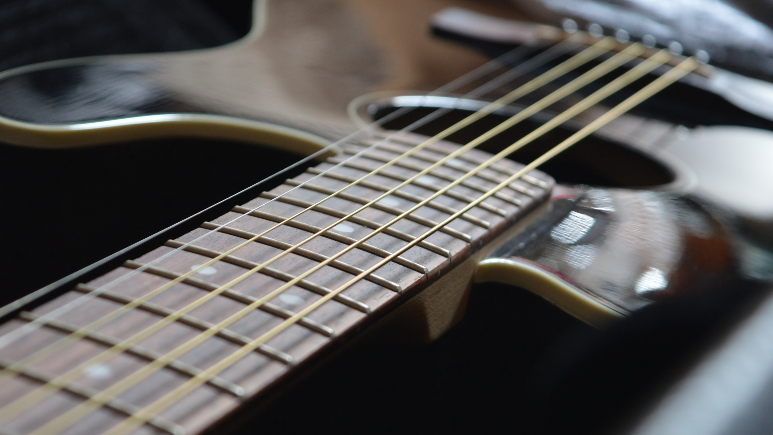 Akustikgitarre, Gezupfte Saiteninstrumente, Bass, Akustik-Elektro Gitarre, Rock. Wallpaper in 2560x1440 Resolution