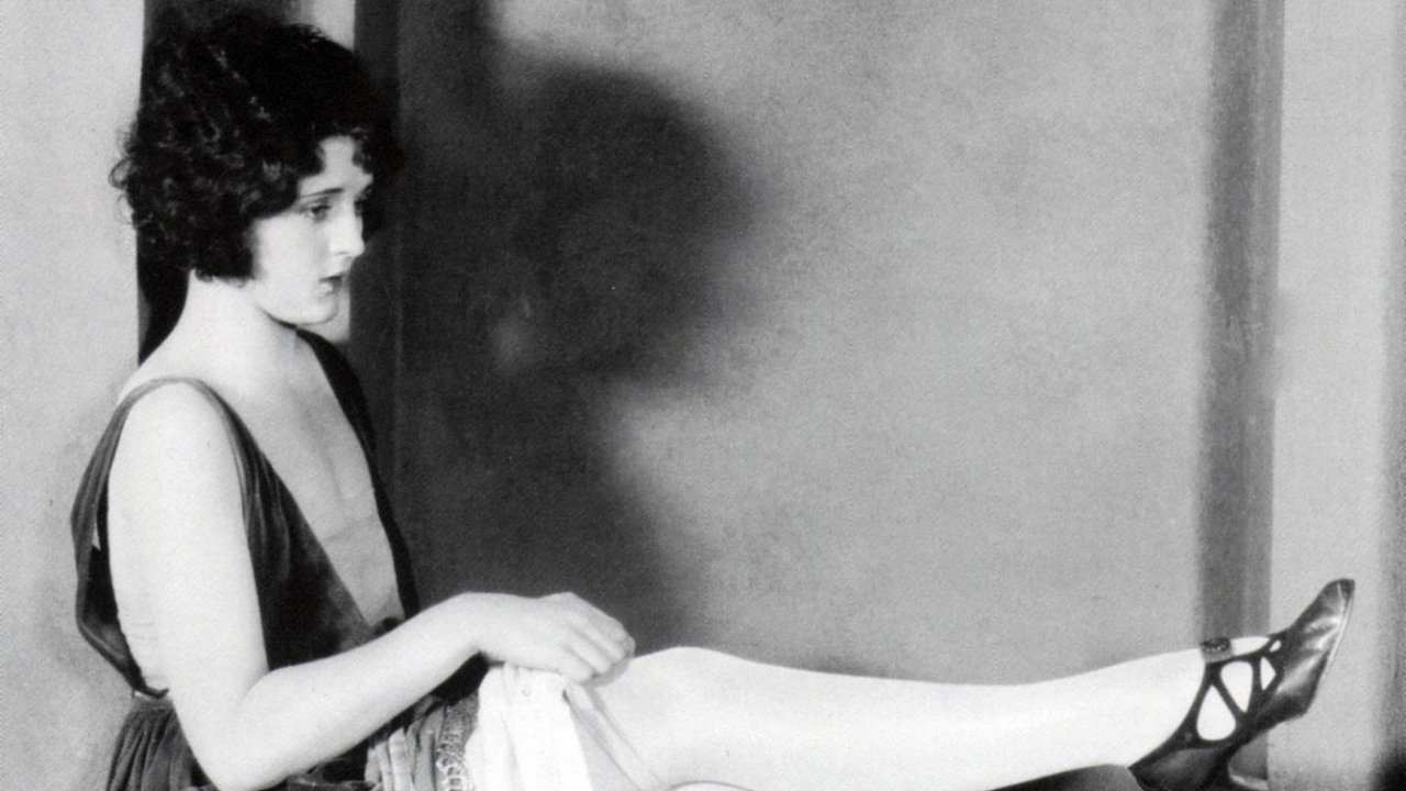 Spotify, Jambe, Instantané, Séance, Mode. Wallpaper in 1280x720 Resolution