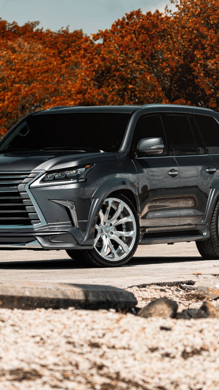 BMW Série x Noire Sur Bûche de Bois Marron. Wallpaper in 750x1334 Resolution