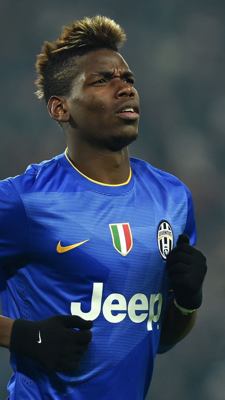 Man in Blue and White Nike Soccer Jersey. Wallpaper in 720x1280 Resolution