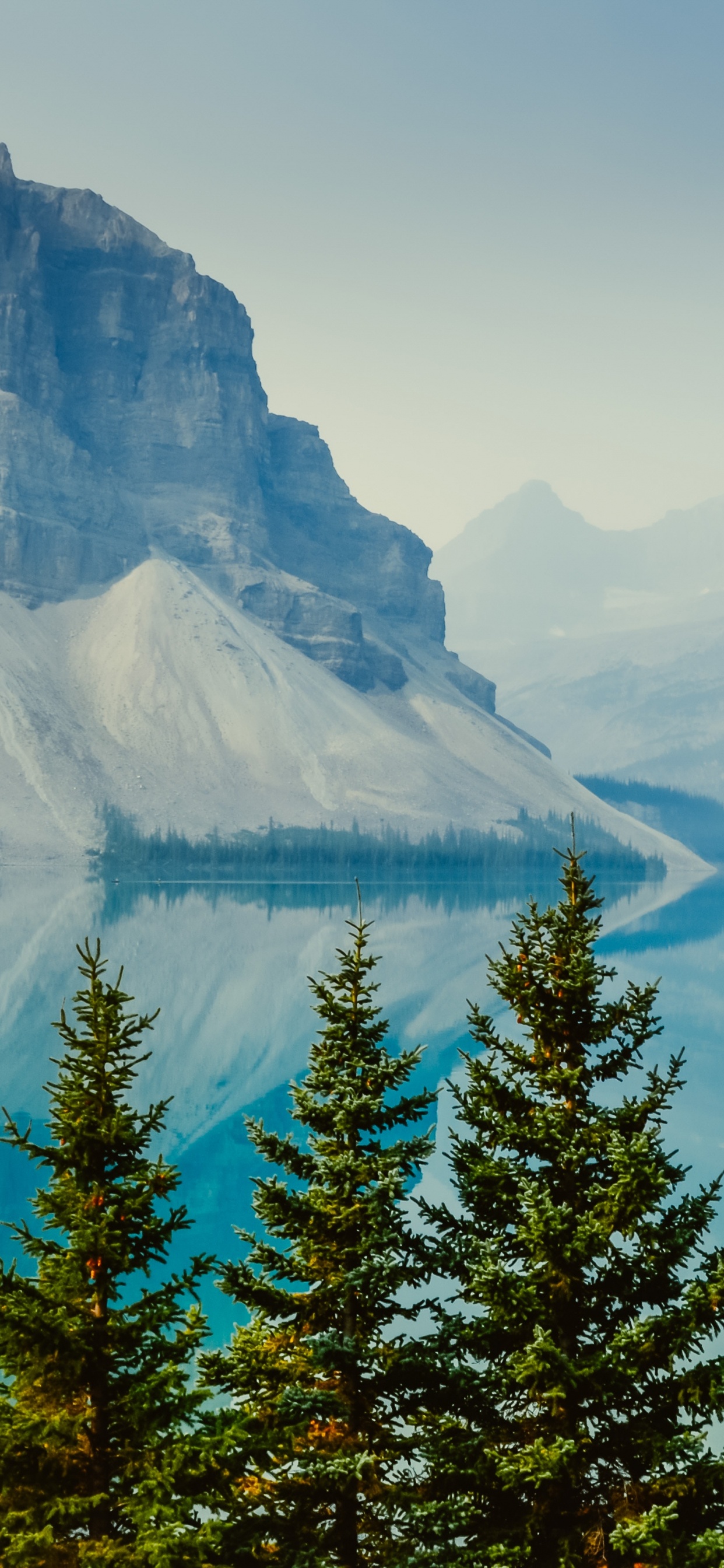 Bow Lake, Bergigen Landschaftsformen, Natur, Bergkette, Wildnis. Wallpaper in 1242x2688 Resolution