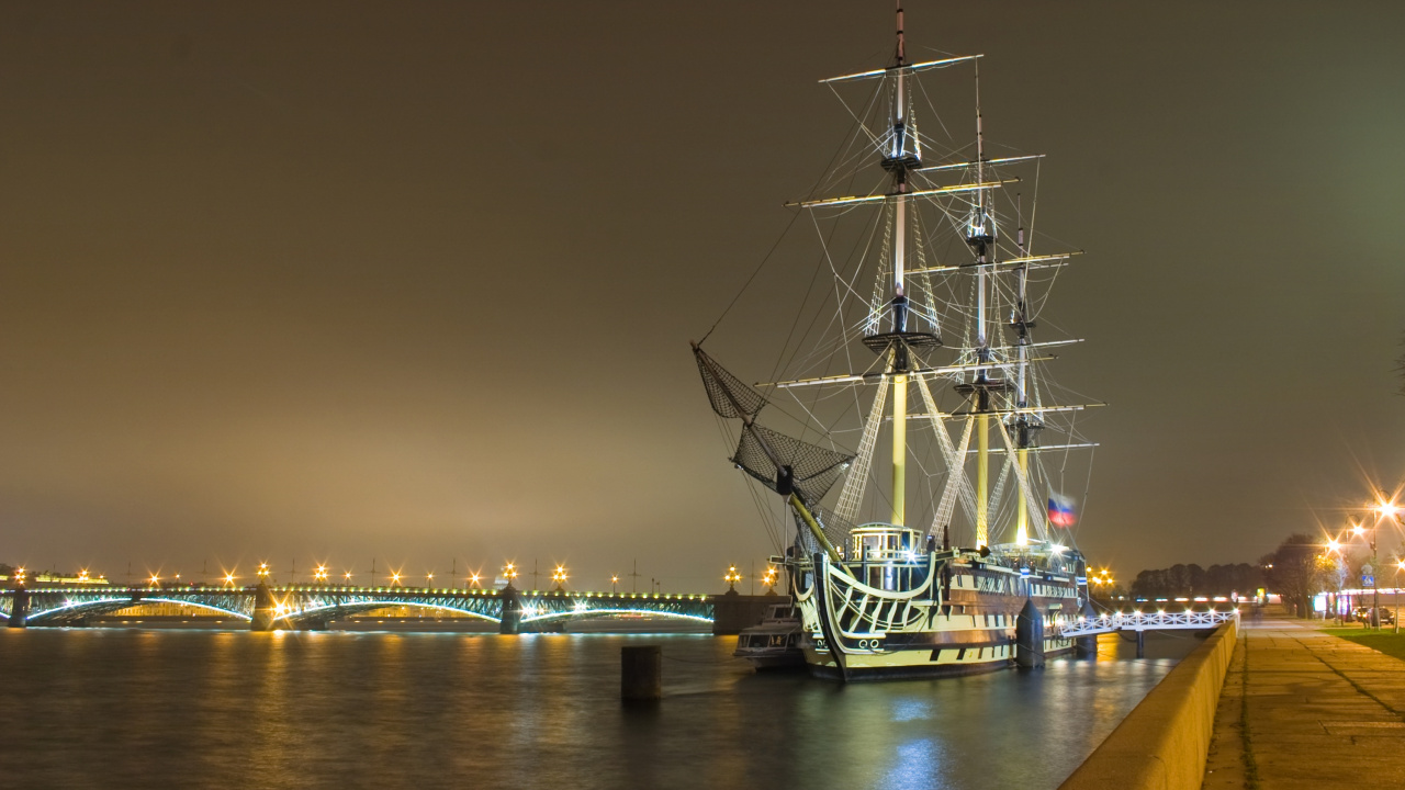 Barco en el Muelle Durante la Noche. Wallpaper in 1280x720 Resolution