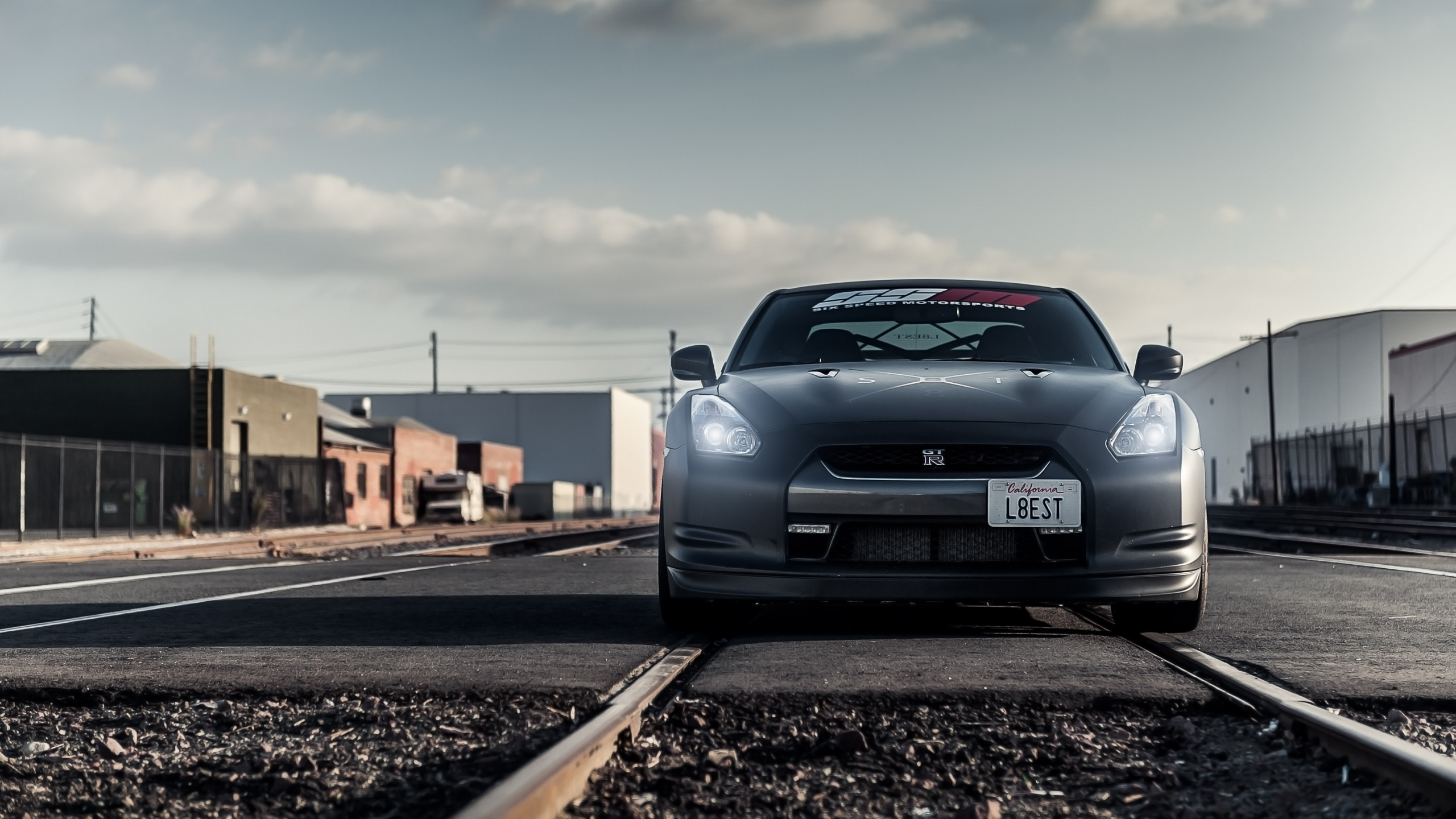 Gray Car on Road During Daytime. Wallpaper in 2560x1440 Resolution