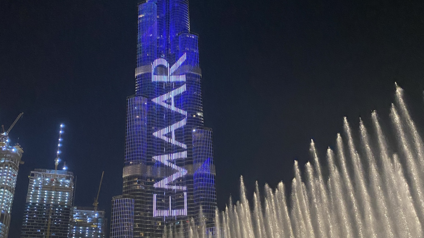 Dubai, Burj Khalifa, Landmark, Fountain, City. Wallpaper in 1366x768 Resolution