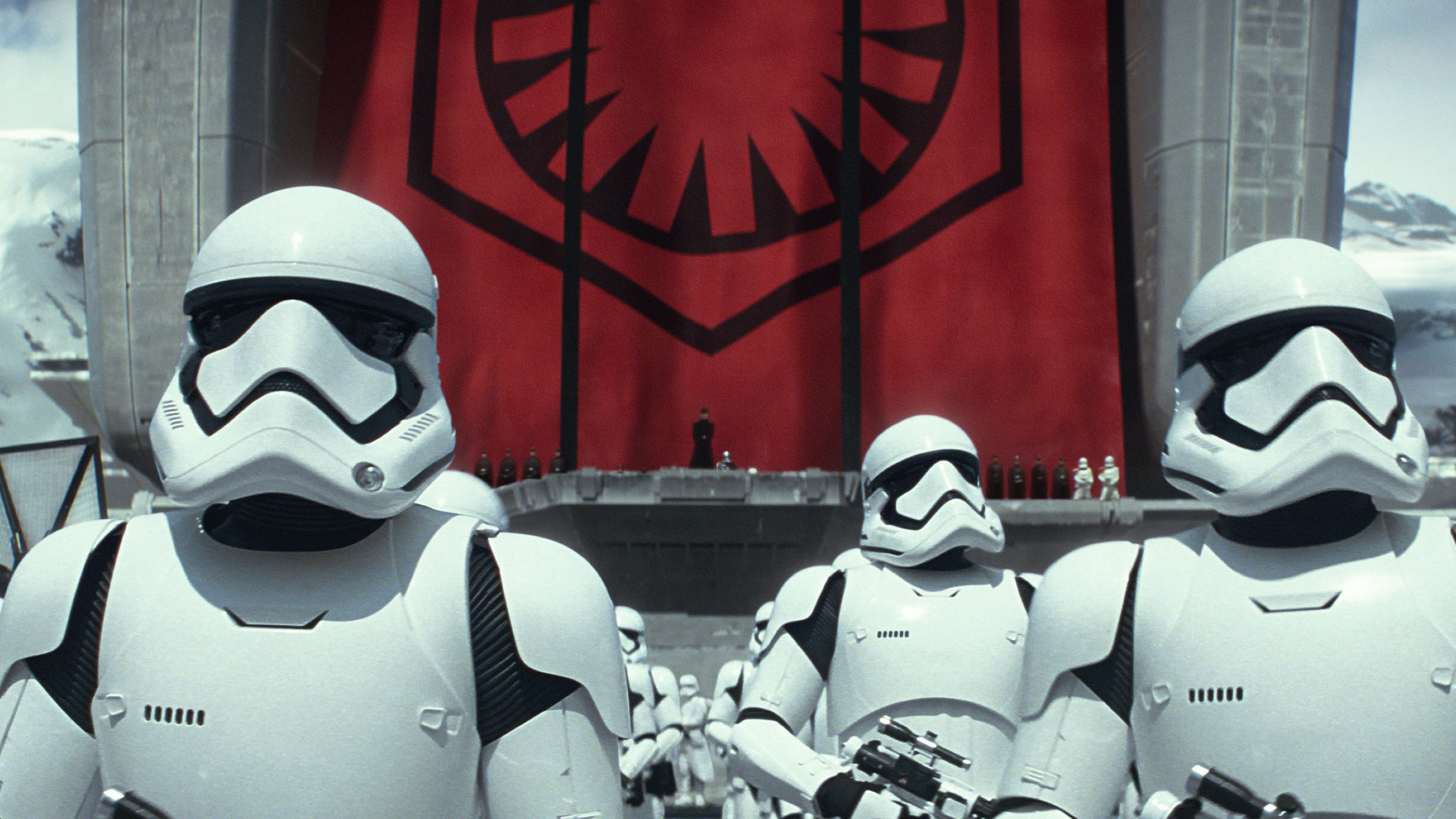 White and Black Robot Costume. Wallpaper in 2560x1440 Resolution