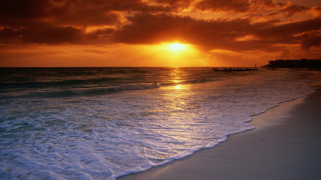 Meereswellen, Die Während Des Sonnenuntergangs an Land Krachen. Wallpaper in 1280x720 Resolution